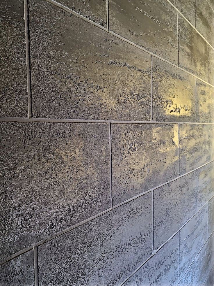 Muro gris con pátina